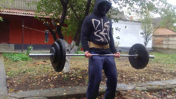 Подъём штанги на бицепс 💪 110 кг на 6 повторение. (читинг) Гриф олимпийский 20 кг.